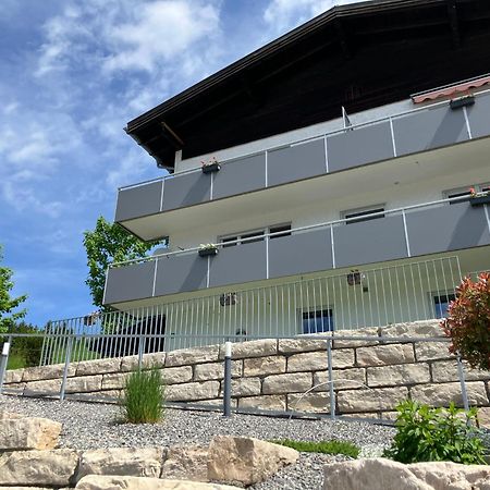 Walli Laterns - Ski Und Bergvergnuegen Direkt Vor Der Haustuer Exterior foto
