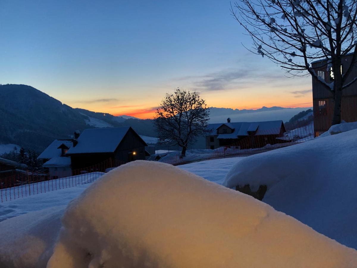 Walli Laterns - Ski Und Bergvergnuegen Direkt Vor Der Haustuer Exterior foto